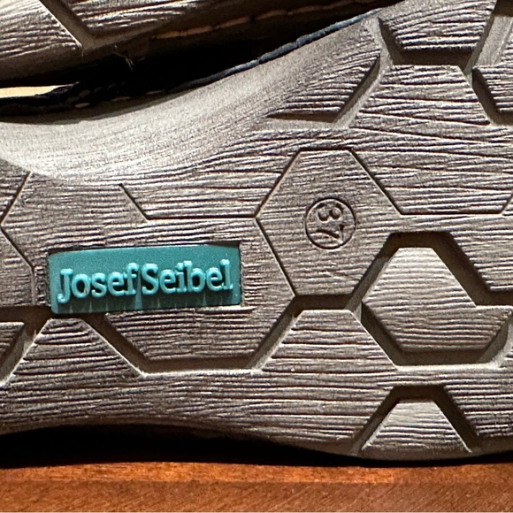 Josef Seibel Fergey 24 Boot with Ruching Detail and Double Zippers, US 6, EU 37 - Picture 9 of 12